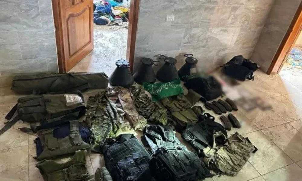 Ισραηλινός στρατός: Η Χαμάς κρύβει όπλα μέσα σε σχολεία, ναούς και πανεπιστήμια